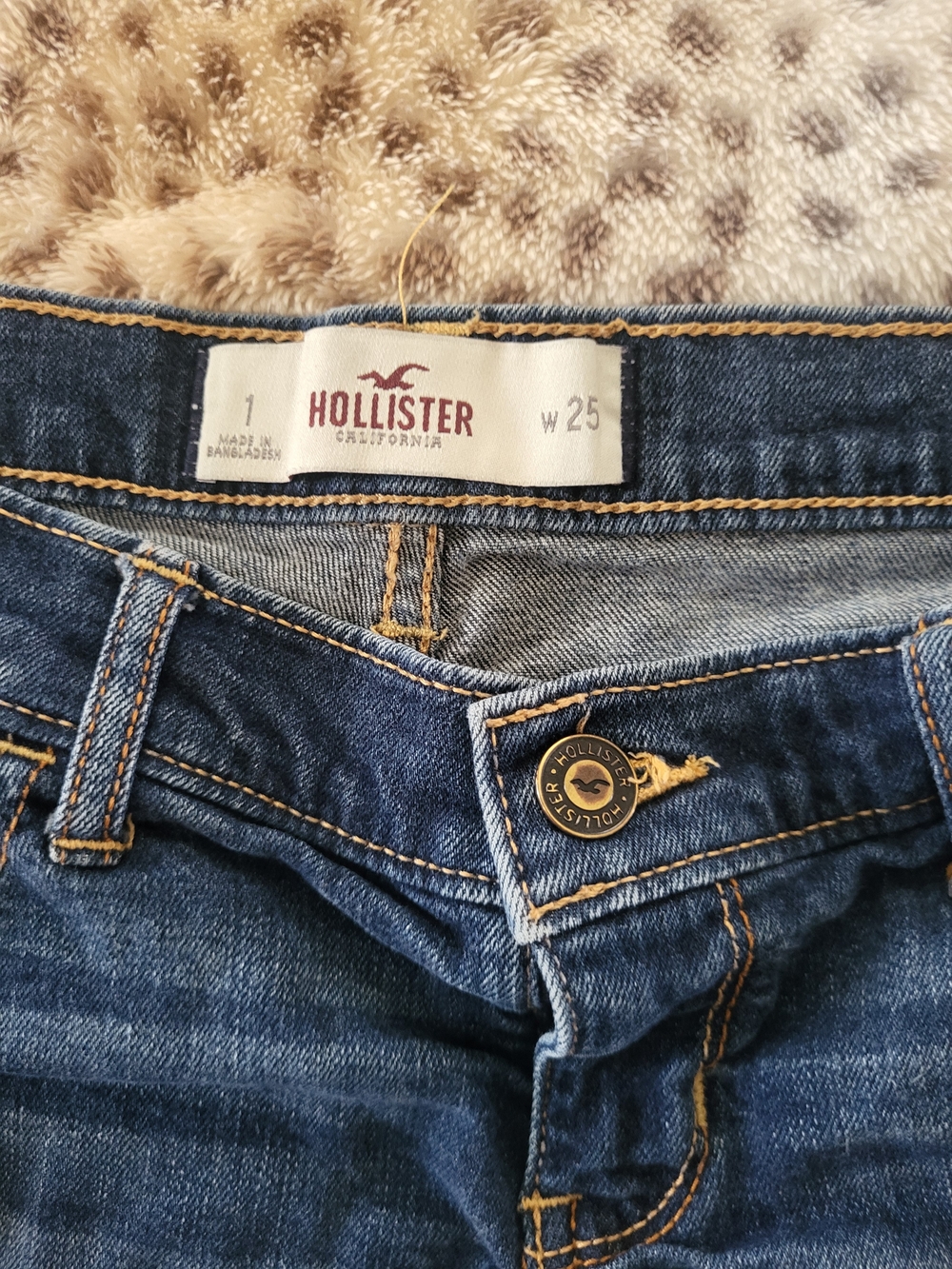 Hollister Women's Medium-Dark Blue Denim Roll Cuff Shorts - Picture 7 of 8